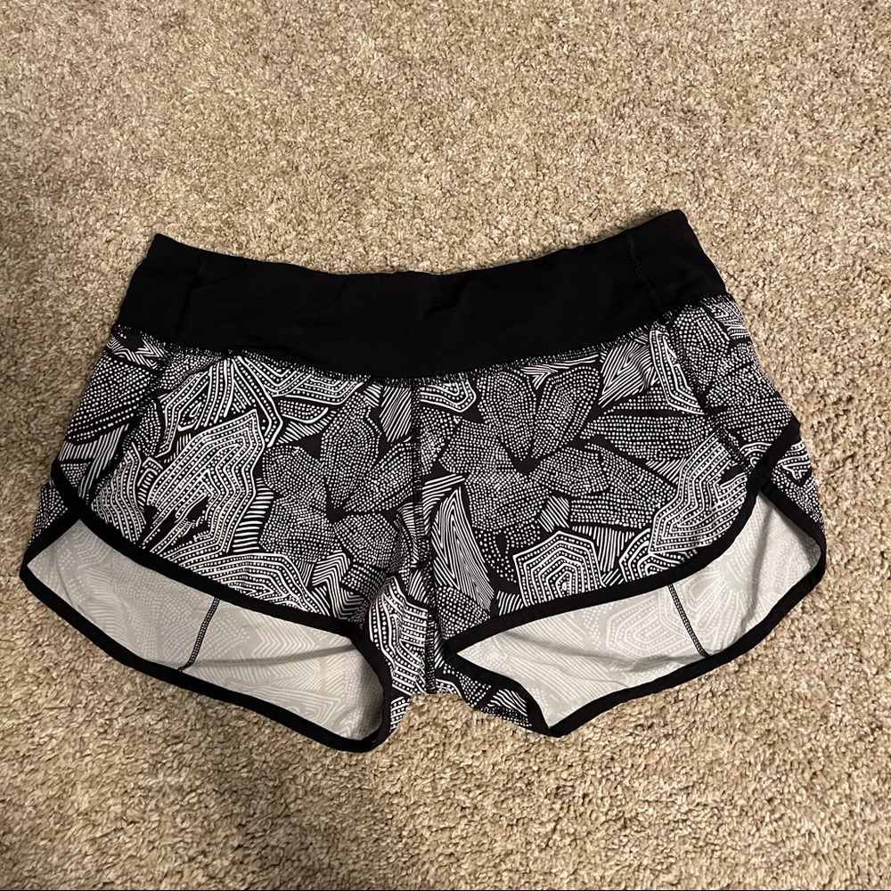 Lululemon Speed Up 2.5 inch shorts